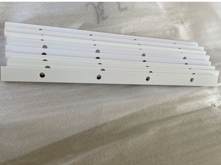 Manufacturer of Low Price Poly Shutter Componments Hole Strip From China