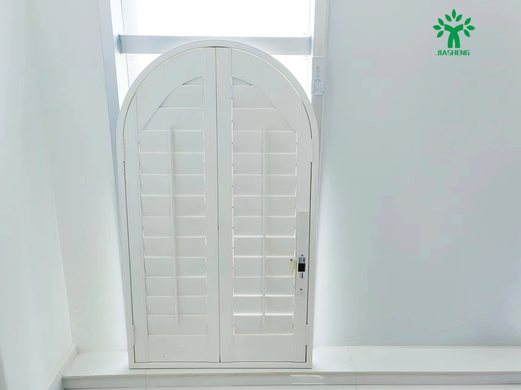 China Factory Motorized White PVC Plantation Shutters for American Austrialia Window